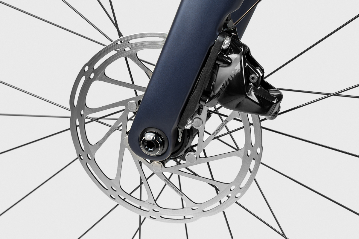 ENEREX 安銳-經典版 專業碳纖公路競賽用自行車 SRAM Rival eTap AXS 液壓碟式剎車系統